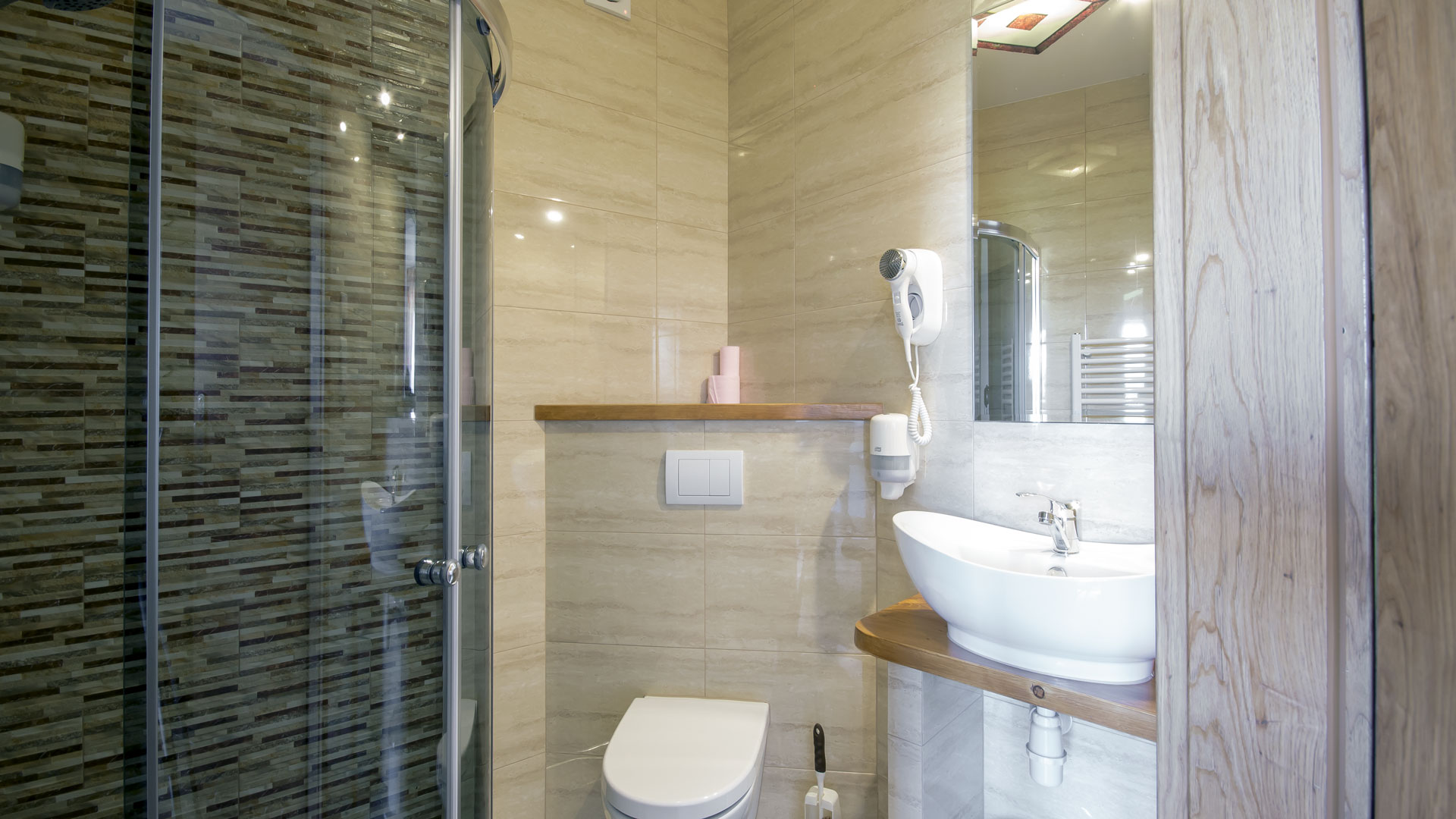 MONTENERO Viešbutis kurortas SPA terminiai šaltiniai Tatrų kalnuose poilsis Lenkijoje